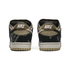 Travis Scott x SB Dunk Low PRM QS Cactus Jack Special Box close-up detail