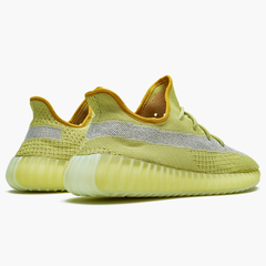 Yeezy Boost 350 V2 Marsh close-up detail