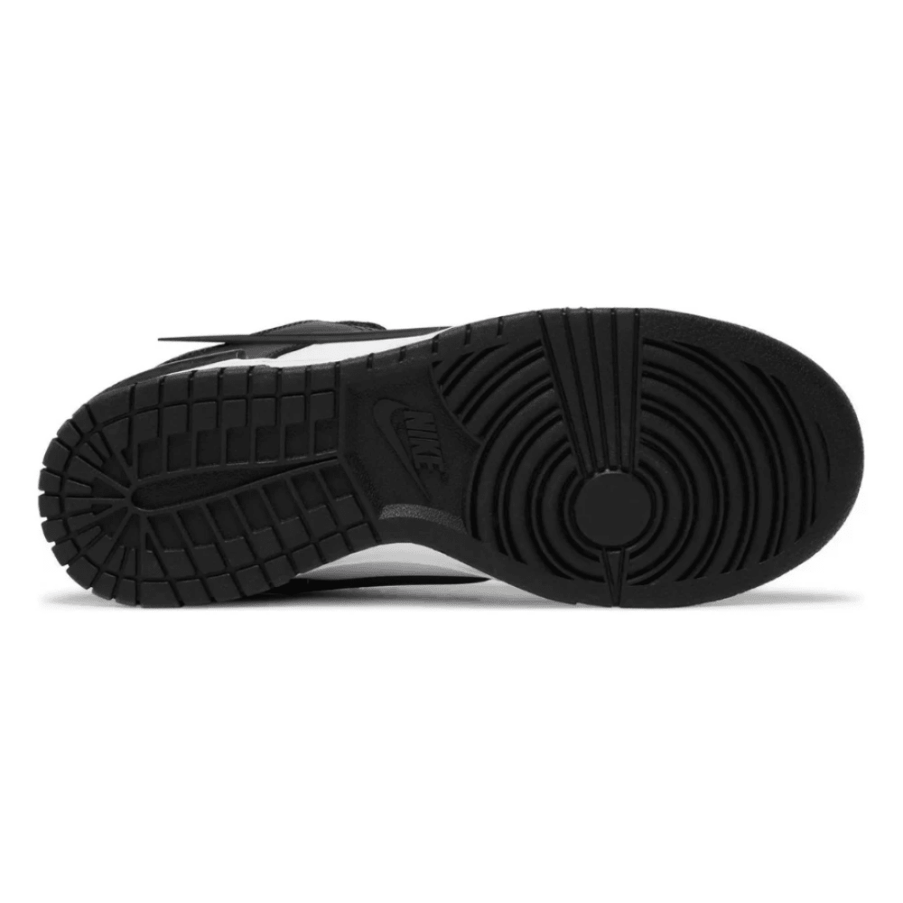 Rear heel of Nike Dunk Low Twist ‘Panda’ showing TPU bumper