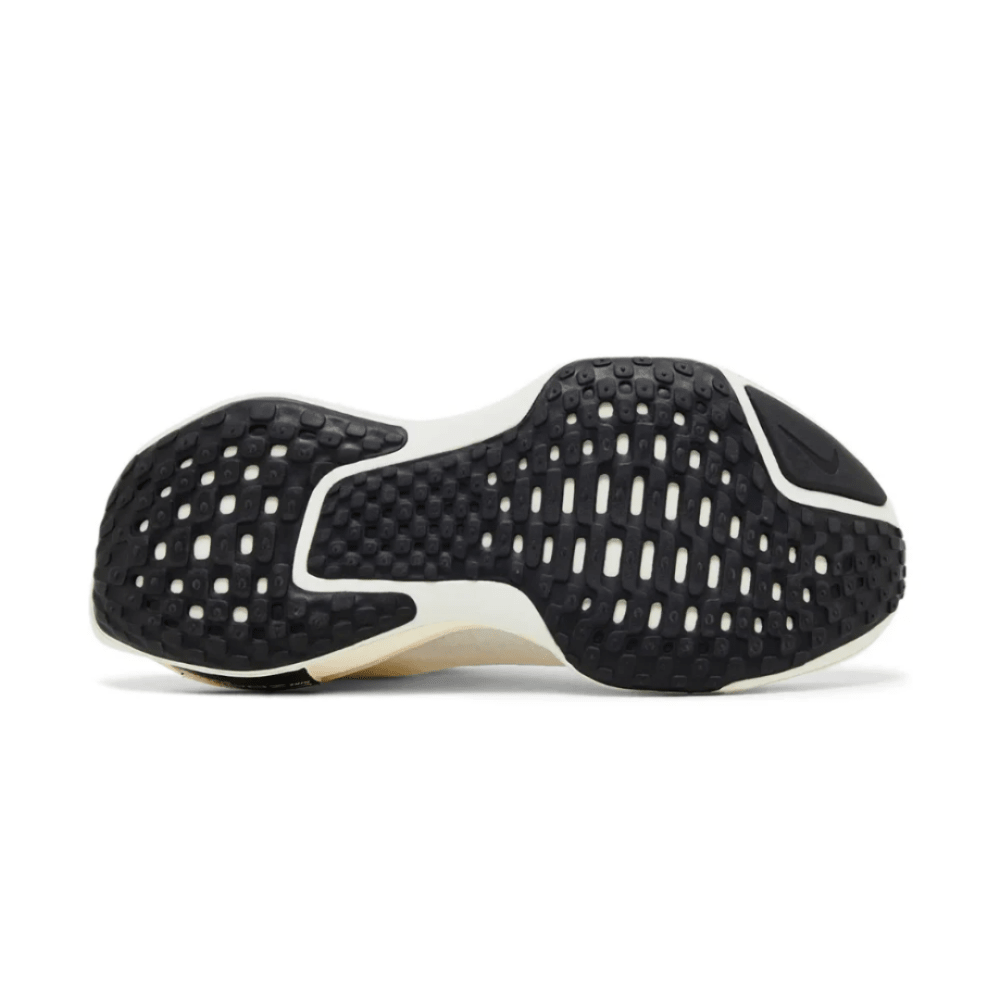 Rear heel clip design of Nike ZoomX Invincible 3 'Summit White Black'