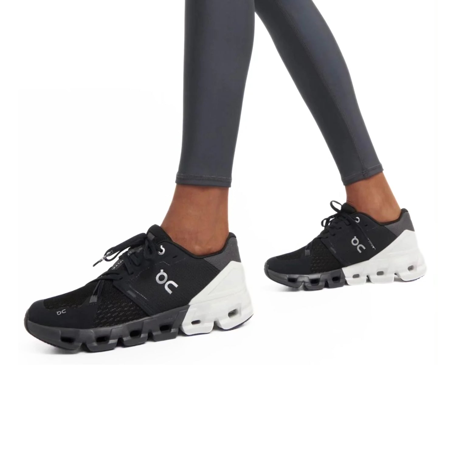 On Cloudflyer 4 Wide Fit – Plush Tongue & External Heel Support - Cloud Tread