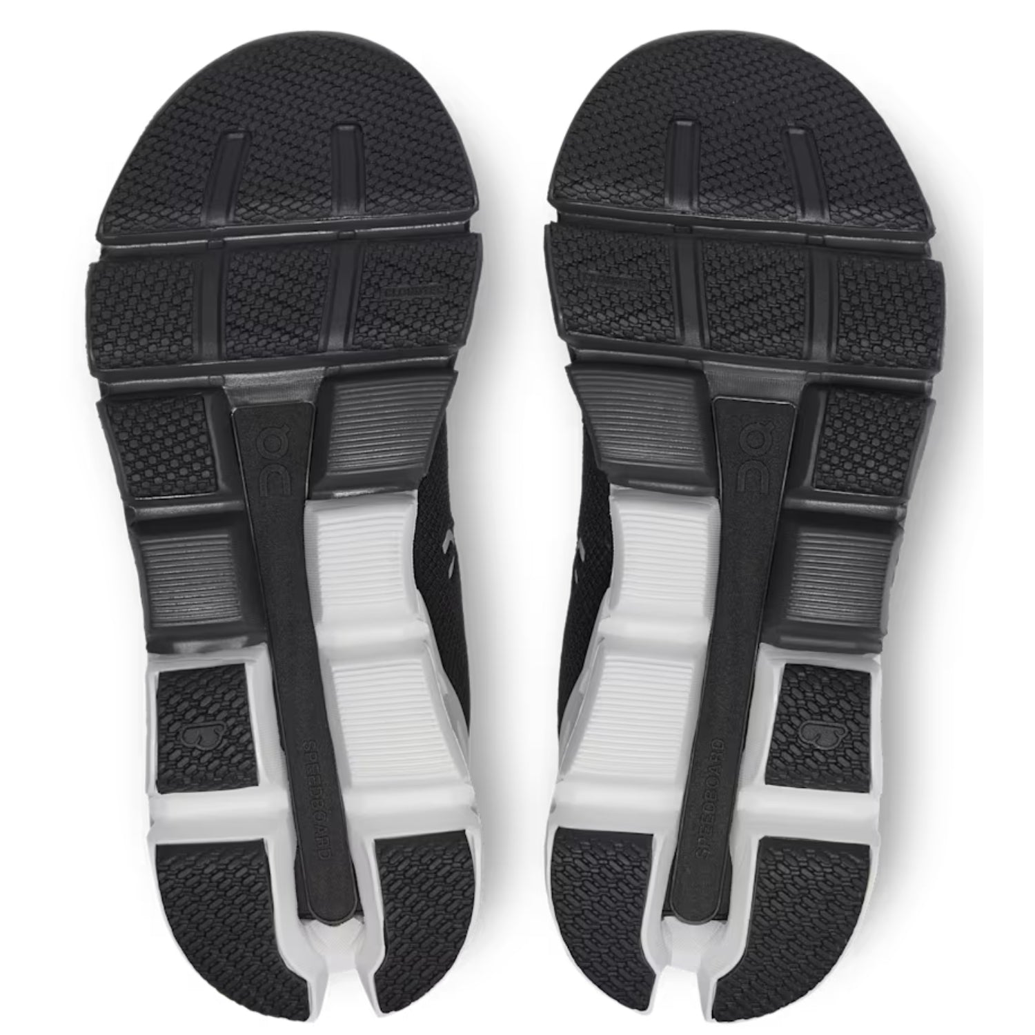 On Cloudflyer 4 Wide Fit – Plush Tongue & External Heel Support - Cloud Tread