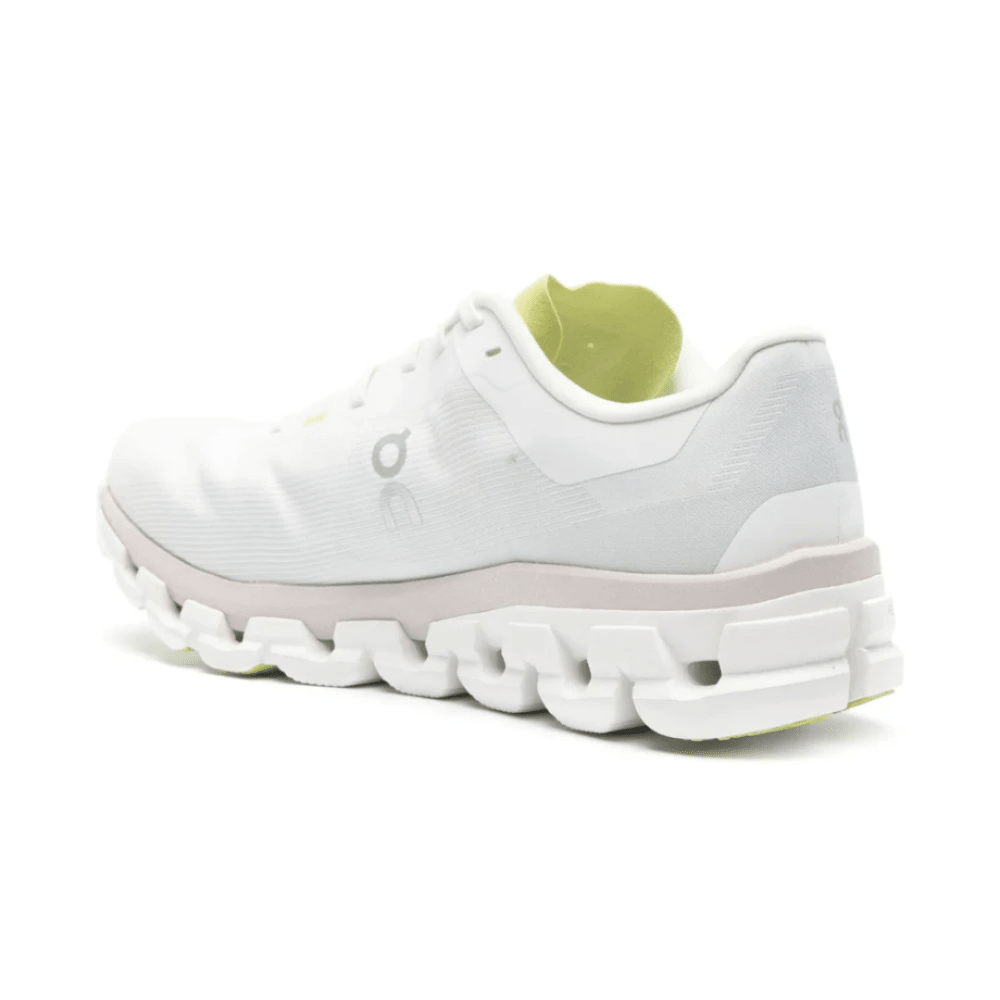 Lightweight running sneakers On Cloudflow 4 UAE