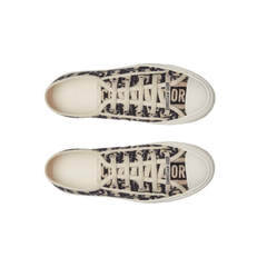 WALK’N’DIOR Sneaker Blue Dior Oblique Embroidered Canvas on feet Dubai